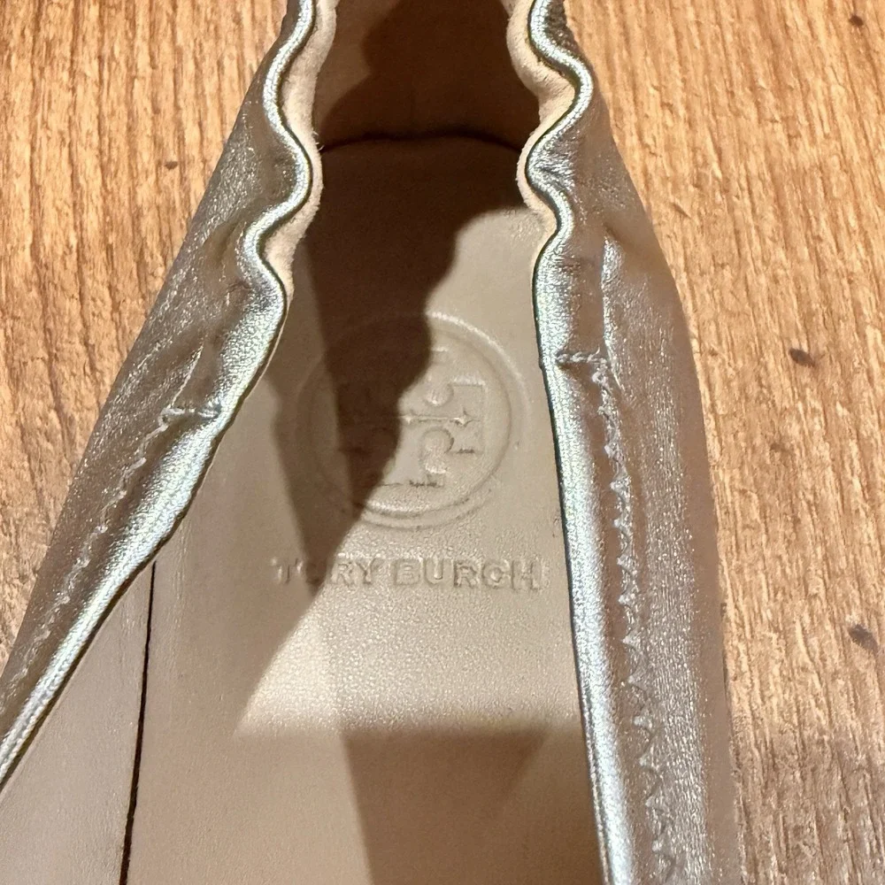 Tory Burch Leather Reva Silver Metallic Ballet Flats Elastic Back Size 7 M - Picture 4 of 8
